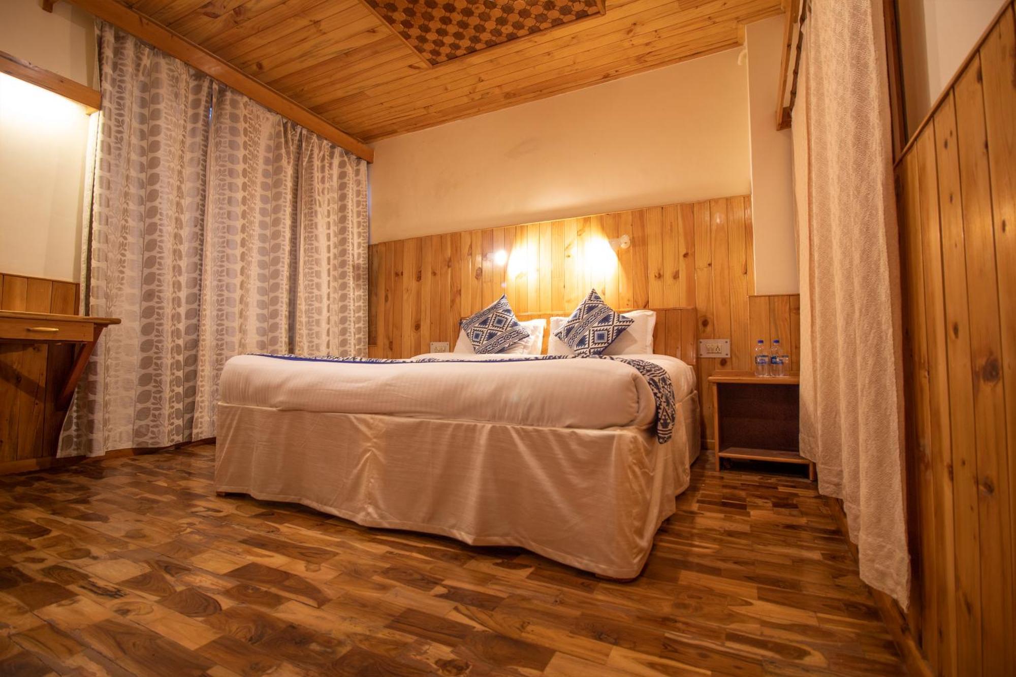 Hotel Negi'S Mayflower A Heritage Since 1965 Manali  Exterior photo