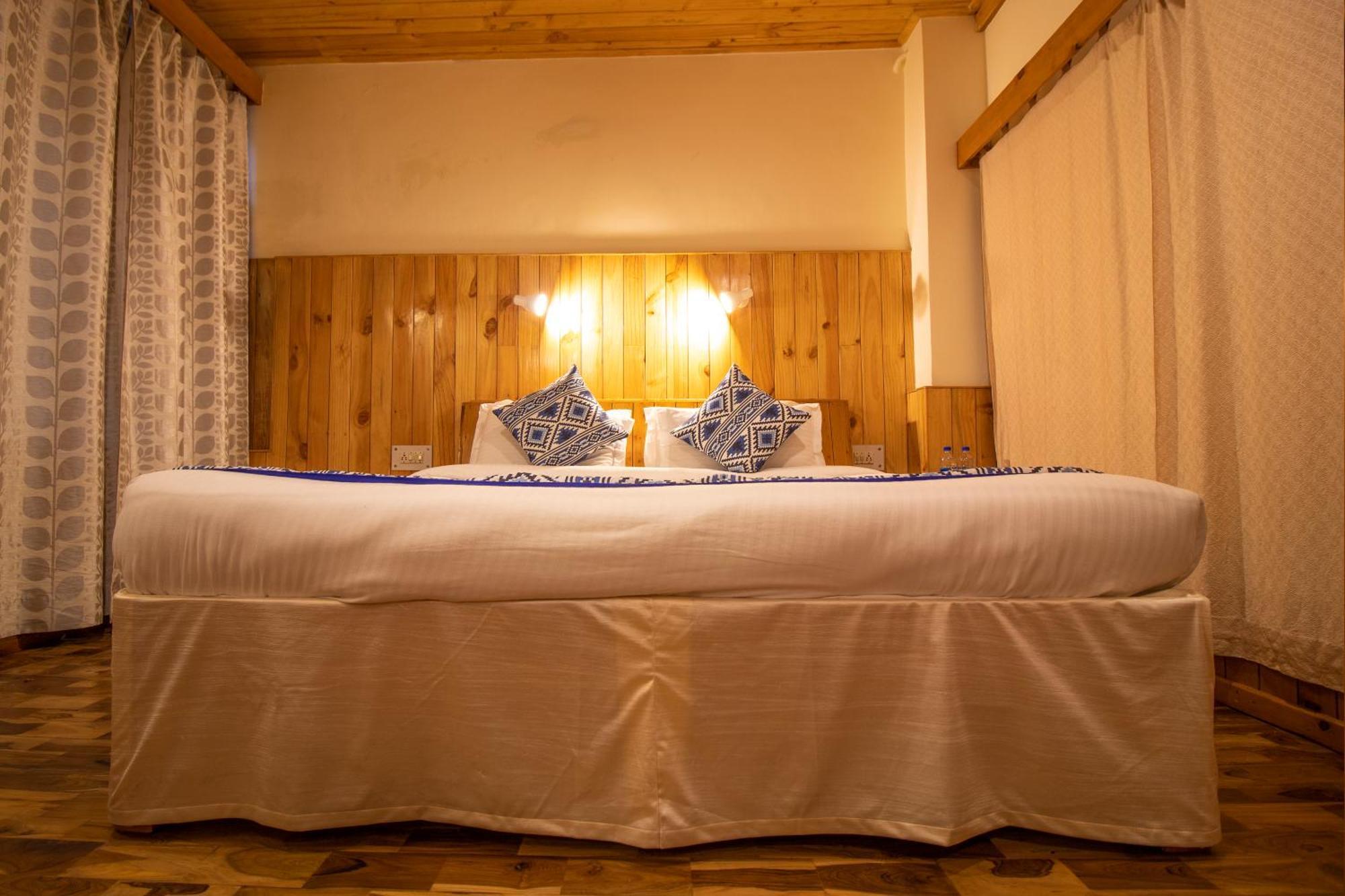 Hotel Negi'S Mayflower A Heritage Since 1965 Manali  Exterior photo