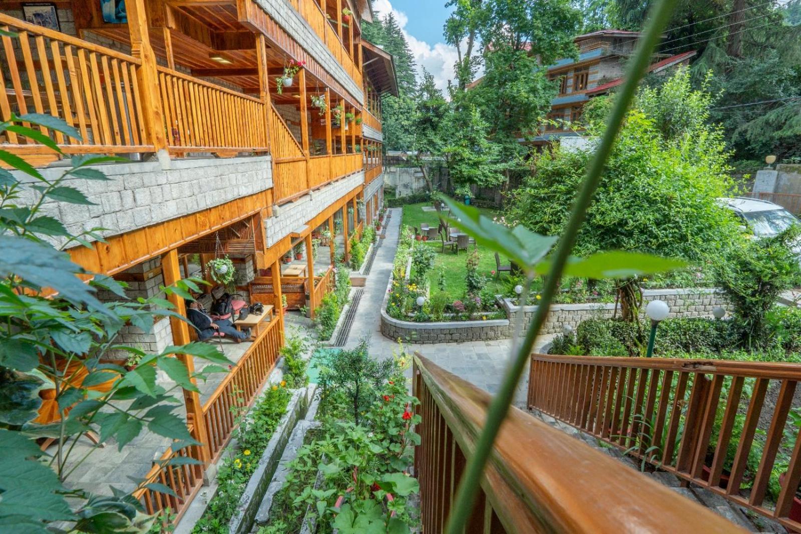 Hotel Negi'S Mayflower A Heritage Since 1965 Manali  Exterior photo