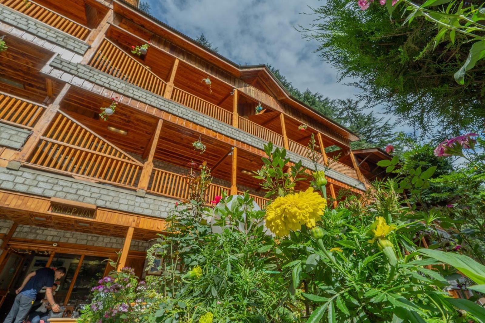 Hotel Negi'S Mayflower A Heritage Since 1965 Manali  Exterior photo