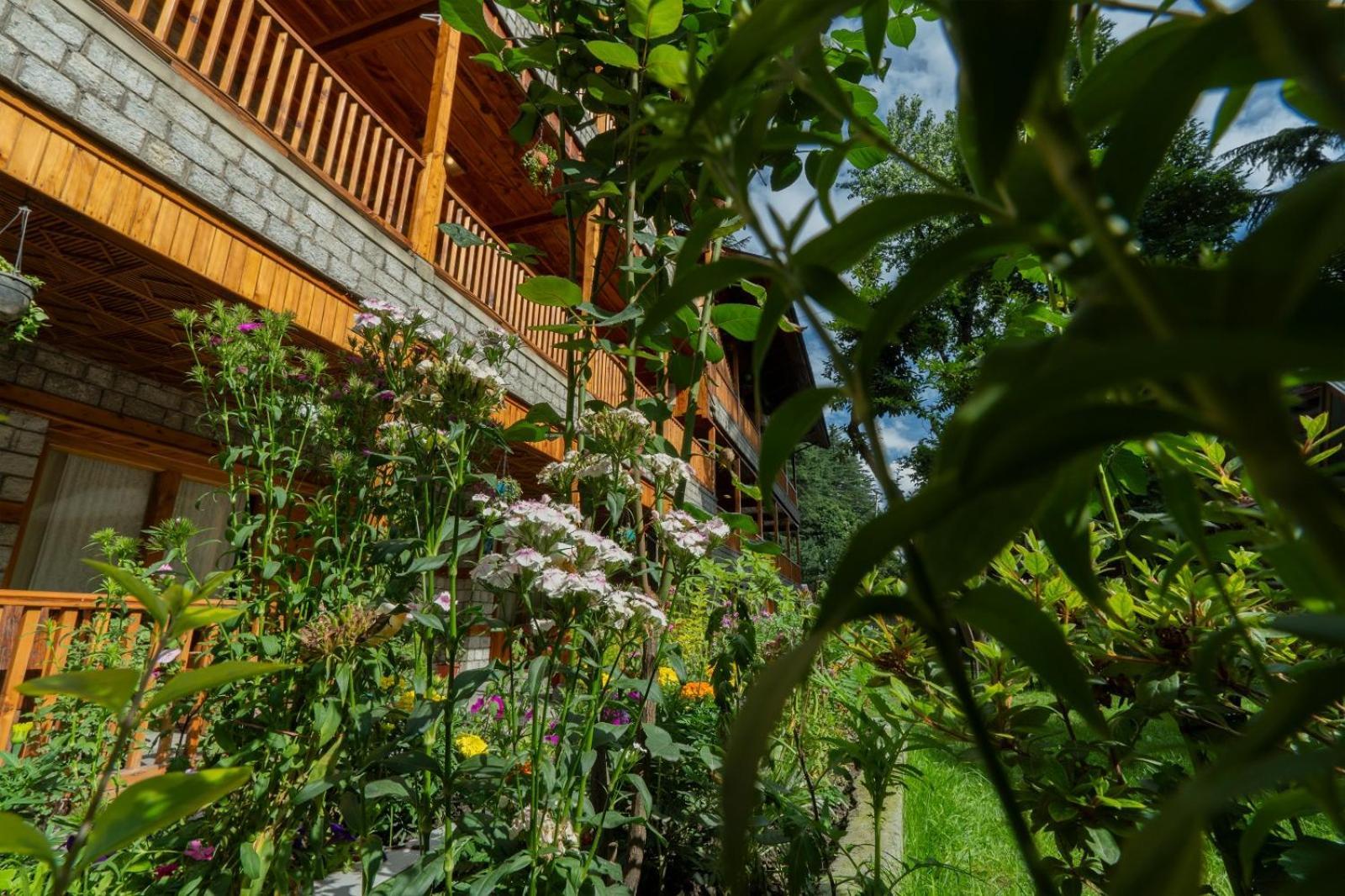 Hotel Negi'S Mayflower A Heritage Since 1965 Manali  Exterior photo