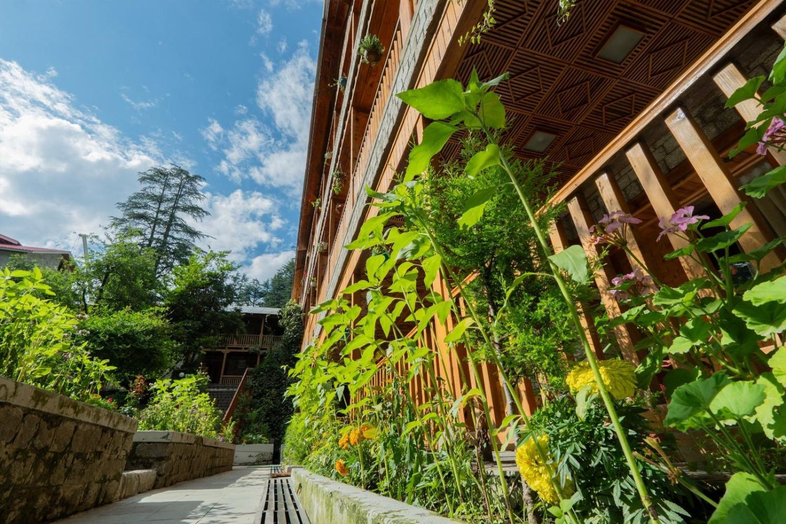 Hotel Negi'S Mayflower A Heritage Since 1965 Manali  Exterior photo