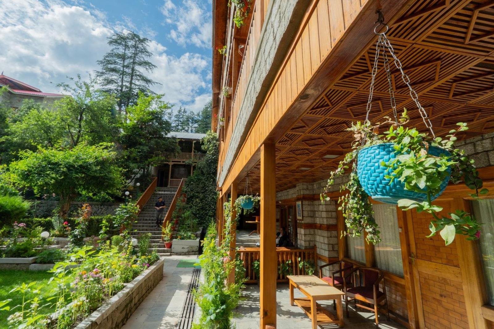 Hotel Negi'S Mayflower A Heritage Since 1965 Manali  Exterior photo